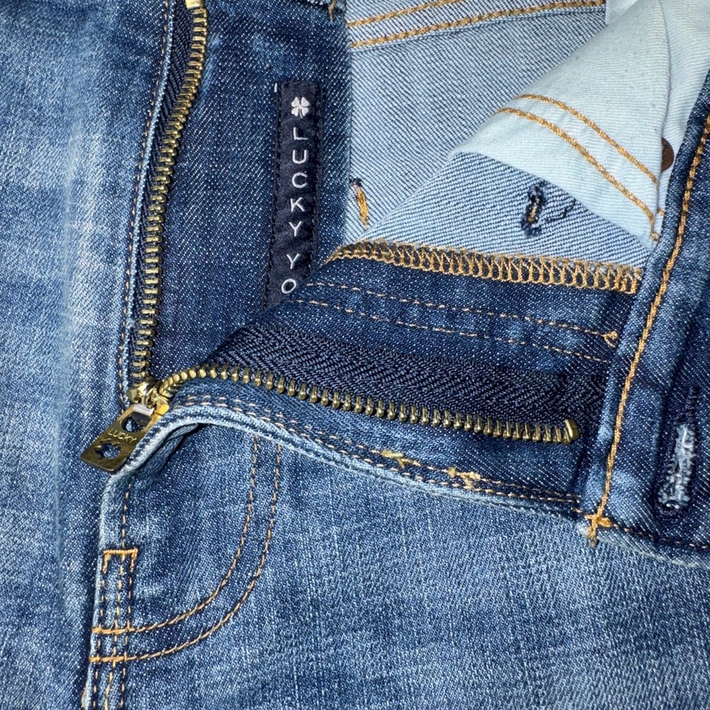 NWT Lucky Brand 223 Straight Advanced Stretch Medium Wash Jeans 33x30 - Picture 3 of 11